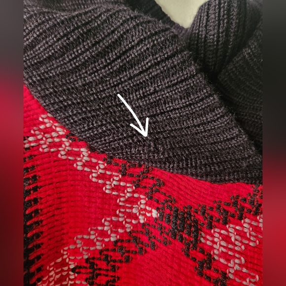 Cozy Red And Black Pancho - Picture 3 of 4